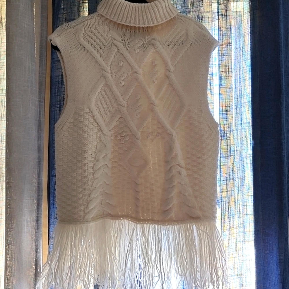 Sleevless Sweater White XL